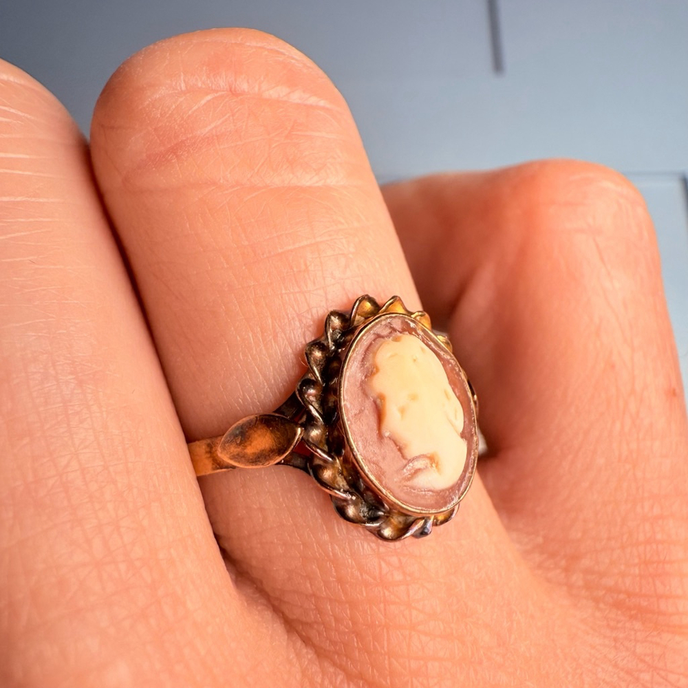 18K Yellow Gold Antique Shell Cameo Muse Ring Victorian Era Italy - Picture 2 of 9
